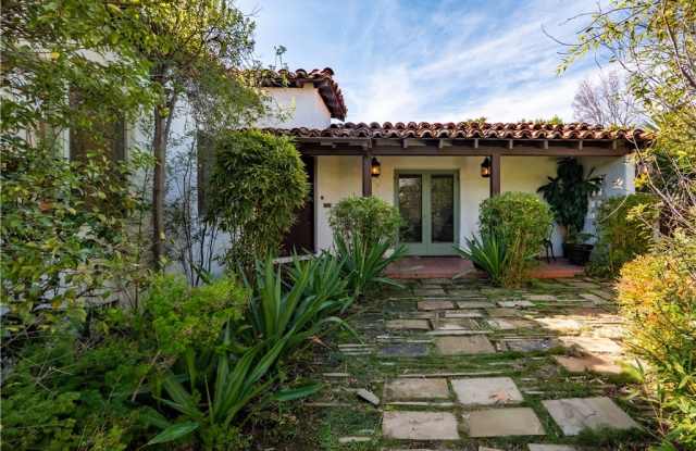 526 La Mirada Avenue Gallery 2