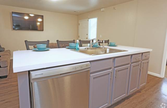 727 West Raab Road - 8 Gallery 4