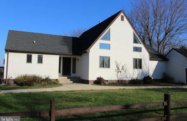 200 NORTH LAKE COURT Gallery 2