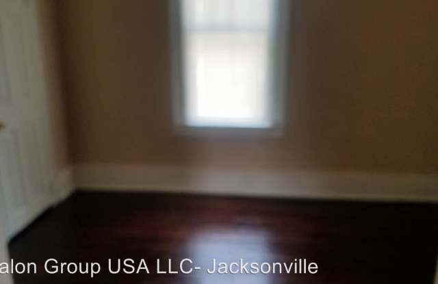 1122 E 1st Street Gallery 3