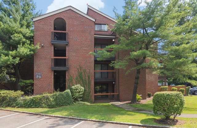 14 Bronxville Glen- Bldg 3 Drive Gallery 2