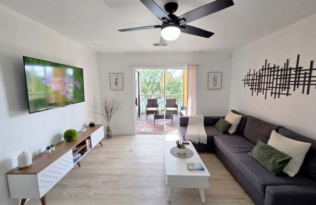 5447 Vineland Road photos photos