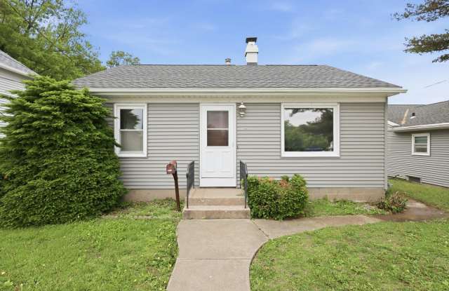 Updated 2 Bedroom Home FOR RENT! – 2506 17th St., Rock Island, IL - $250 OFF FIRST MONTH'S RENT Gallery 1