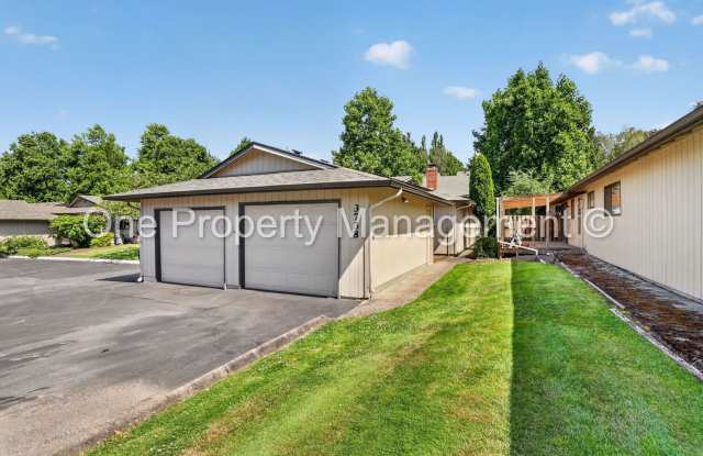 Well Maintained 55+ Condo with Fenced Yard Gallery 3