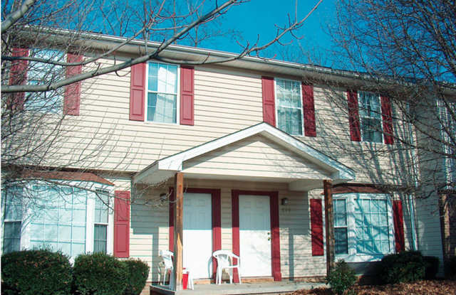 4 Bedroom 3 Bath w/Den Townhouse - 814 Patrick Henry Drive, Blacksburg, VA 24060