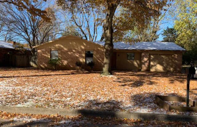 BEAUTIFUL HOME IN GREAT LOCATION! - 2865 North Sunny Lane, Fayetteville, AR 72703