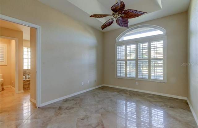 230 OLD OAK CIRCLE Gallery 4