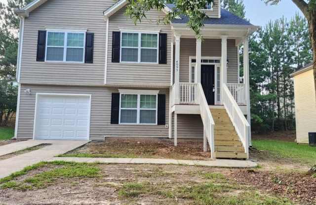 4095 Robin Circle - 4095 Robin Circle, Union City, GA 30349