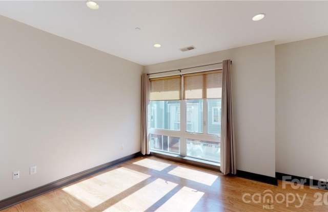 2200 Lyndhurst Avenue Gallery 2