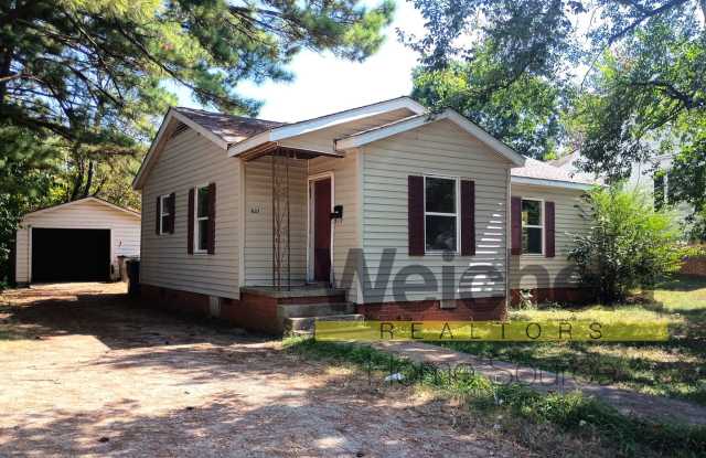 3-Bedroom Home with Garage and Spacious Yard photos photos