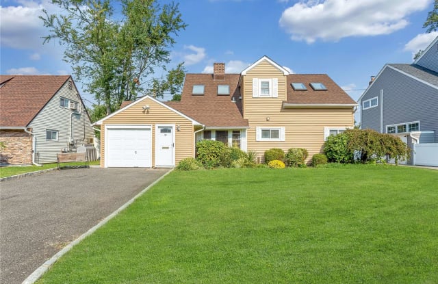 26 Polo Lane - 26 Polo Lane, Salisbury, NY 11590
