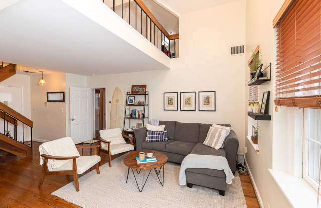 Beautiful Lofted Two Bed, One bath Condo | Available MARCH 2025 - 3631 39th Street Northwest, Washington, DC 20016
