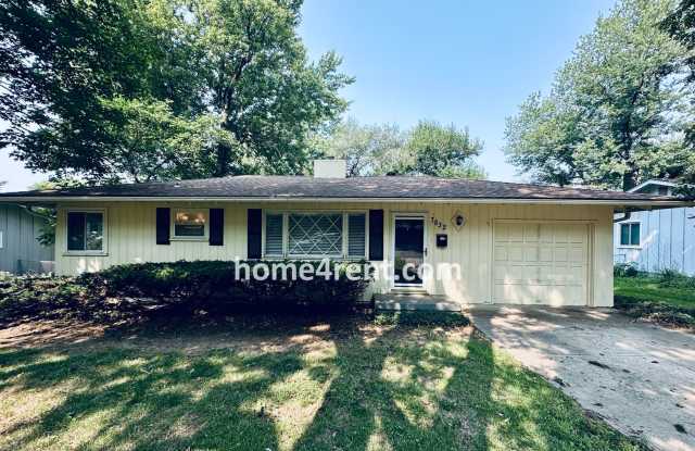 Attractive Prairie Village Ranch w/ Wood Floors, Granite Counters and a Fenced Yard! Gallery 3