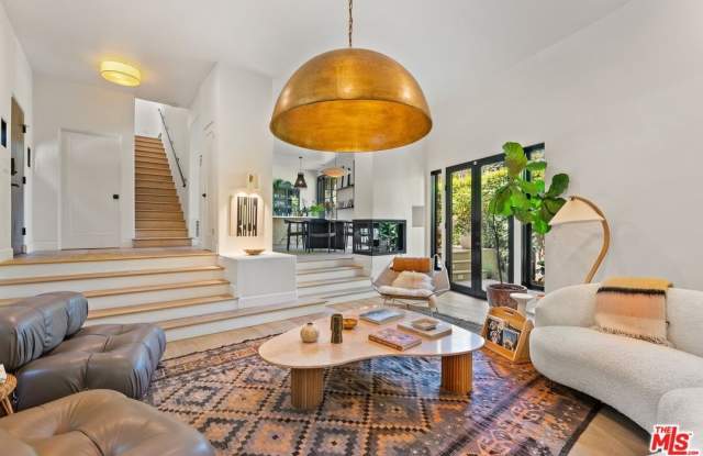 2065 Watsonia Ter Gallery 4