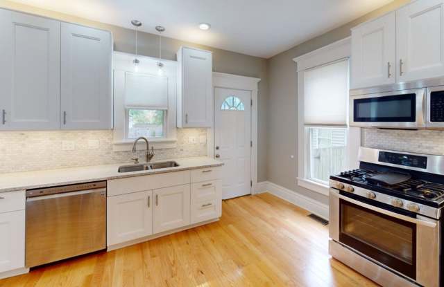 5 BEDROOMS + 2.5 BATHROOMS + 3 FREE OFF-STREET Parking Spaces SINGLE FAMILY HOUSE! Available August 20, 2026! Schedule to see it today! photos photos