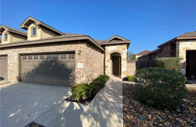 660 Creekside Circle - 660 Creekside Circle, New Braunfels, TX 78130