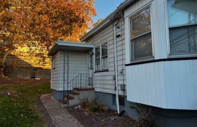 110 Rockland Ave - 110 Rockland Avenue, Woodland Park, NJ 07424