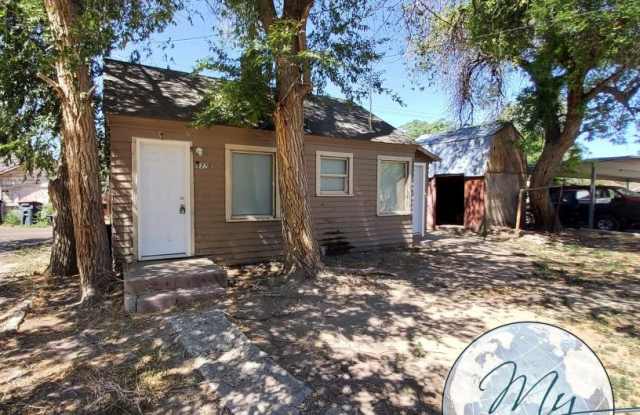 627 1/2 Main Ave W photos photos