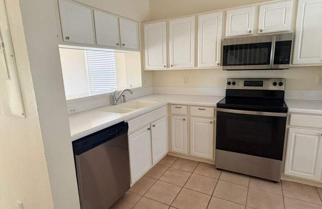 2/2.5 Townhome in Fort Myers for Rent Gallery 3