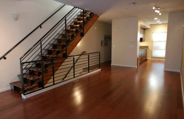 Modern Townhome Style Tri-level 2-BR, 2.5BA in Glashaus Complex photos photos