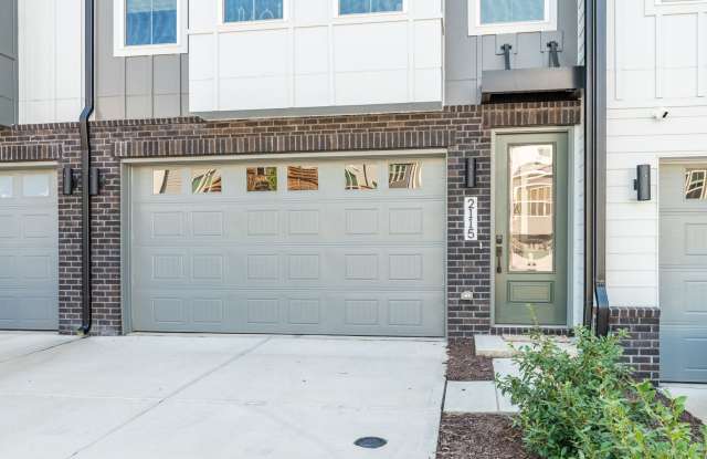 Stunning Like-New Townhome in Prime South Durham Location! Gallery 3