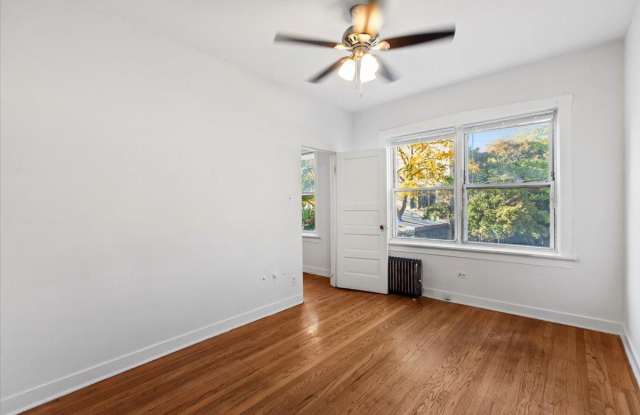 2459 N Clark St photos photos
