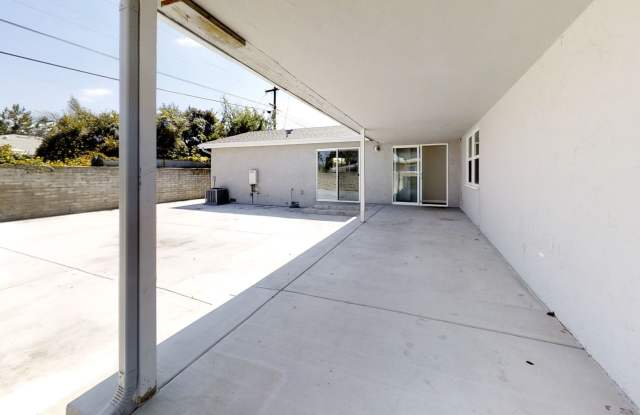 7BD on Mary Lane! Huge Front Patio, Back Yard! Gallery 4