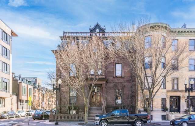1682 Washington Street Gallery 2