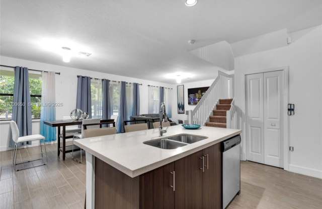 5113 NW 52ND ST #5113 TAMARAC, FL 33319 Gallery 4
