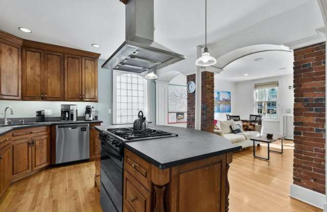 190 W Springfield Gallery 3
