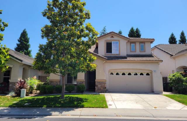 **CROCKER RANCH** NICE TWO STORY HOME, 4+ BEDROOM, 3 BATH, GAME-ROOM, & 2 CAR GARAGE photos photos