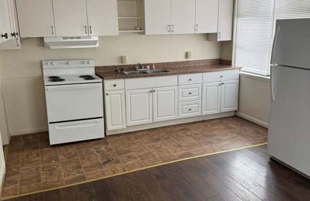 4 bedroom, 1.5 bath, 2 story single family house Gallery 1