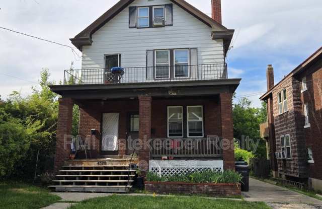 4370 St Lawrence Ave photos photos