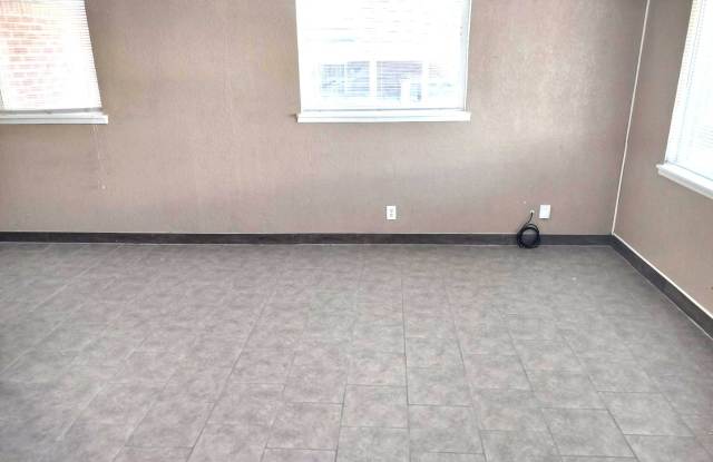 Delightful Single Level Northeast Home With Refrigerated Air Located In Quiet Neighborhood Gallery 4