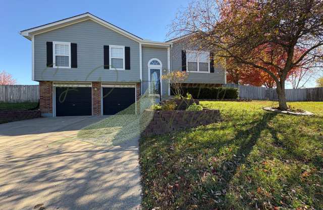 BEAUTIFUL BLUE SPRINGS HOME!!! - 2920 Southwest Shadow Brook Drive, Blue Springs, MO 64015