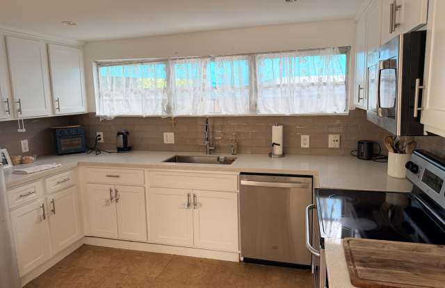 8240 Southwest 62nd Court Gallery 4