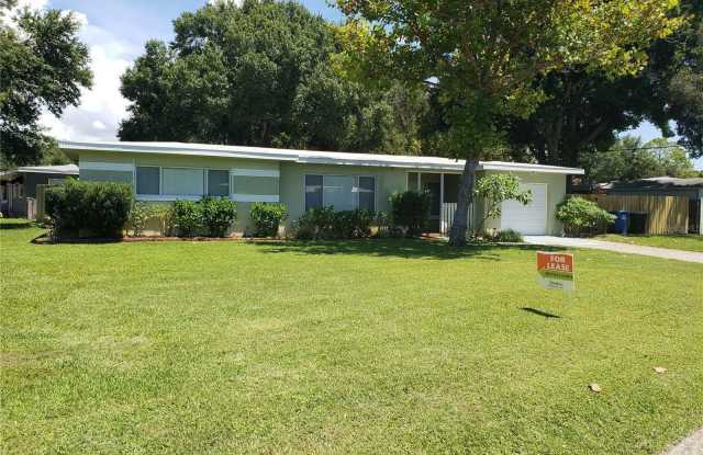 7475 19TH Avenue N Gallery 2