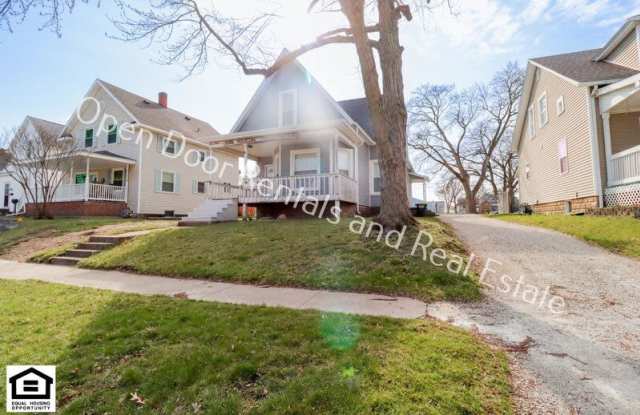 515 1/2 N State St photos photos