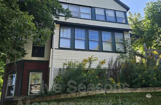 465-467 Colchester Avenue - 2 photos photos