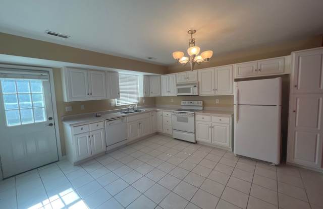 Coming Soon!! CHATHAM 2 BEDROOM 1.5 BATH CONDO Gallery 4