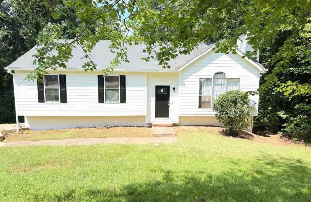NEWLY RENOVATED HOME ON A QUIET CUL-DE-SAC IN STOCKBRIDGE! Gallery 1