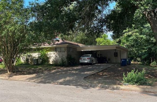 406 Palm Street - 406 Palm Street, Huntsville, TX 77340