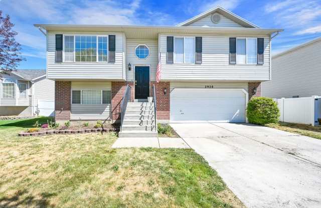 Beautifully Updated 4-Bedroom Home in Syracuse! - 2928 2075 South, Syracuse, UT 84075