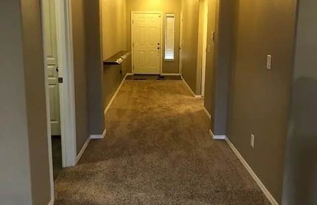 New carpet, one level house located in North Albany Gallery 4