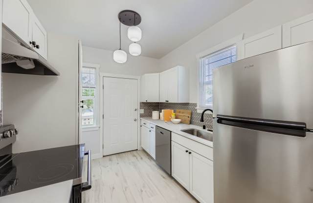 Breathtaking Renovation! Oversized 2 Bed 1 Bath Duplex – Pre-lease it Now! Gallery 4