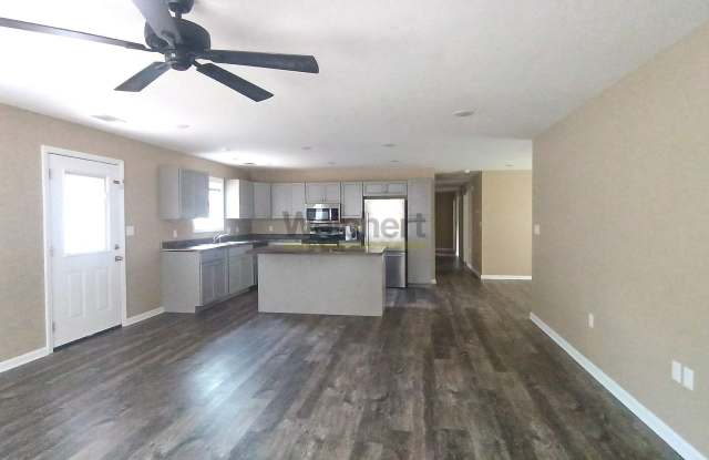 Spacious Newer 4-Bedroom Home with Fenced Backyard Gallery 4