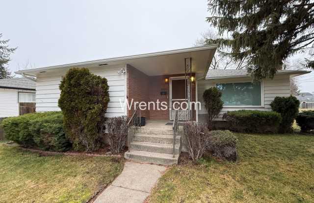 South Hill Charming corner lot 3 bed 2 bath in quiet neighborhood photos photos