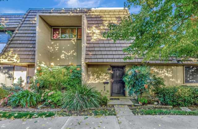 Recently updated spacious 3 bedroom 2.5 bath townhome available soon photos photos
