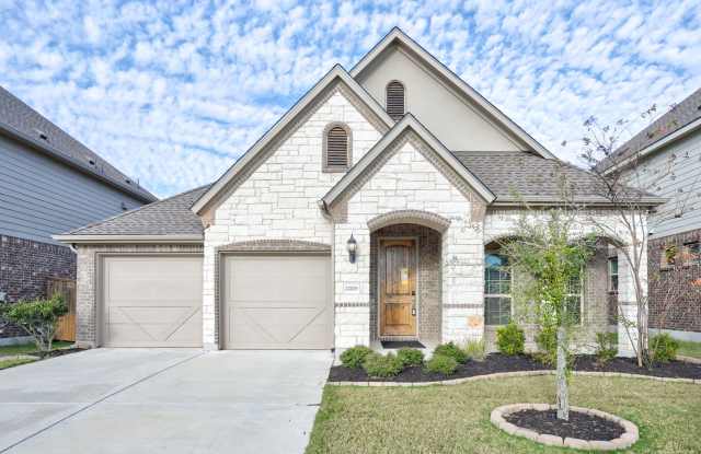 Warm  Inviting 4 Bedroom, 2 Bath House for Rent photos photos