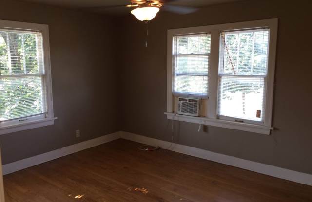 Half Off the First Month’s Rent———-1 bed 1 bath - Near Plaza District! Gallery 2